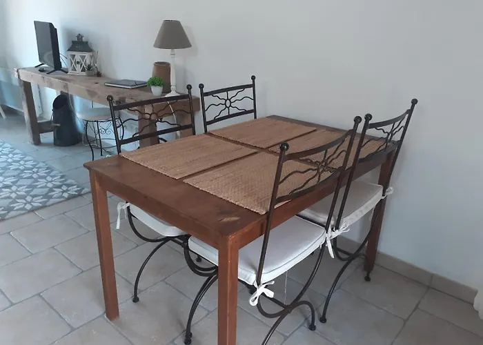 Arvor Et Tevenn بيت للعطل